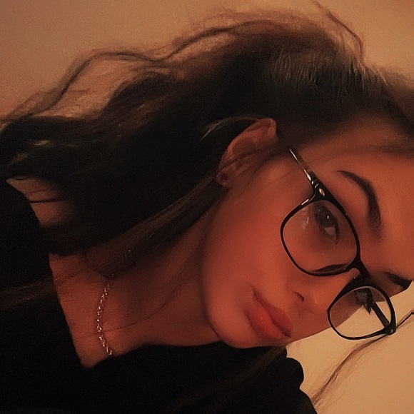 Meet your Posher, Gwendolyn - Picture 7 of 9